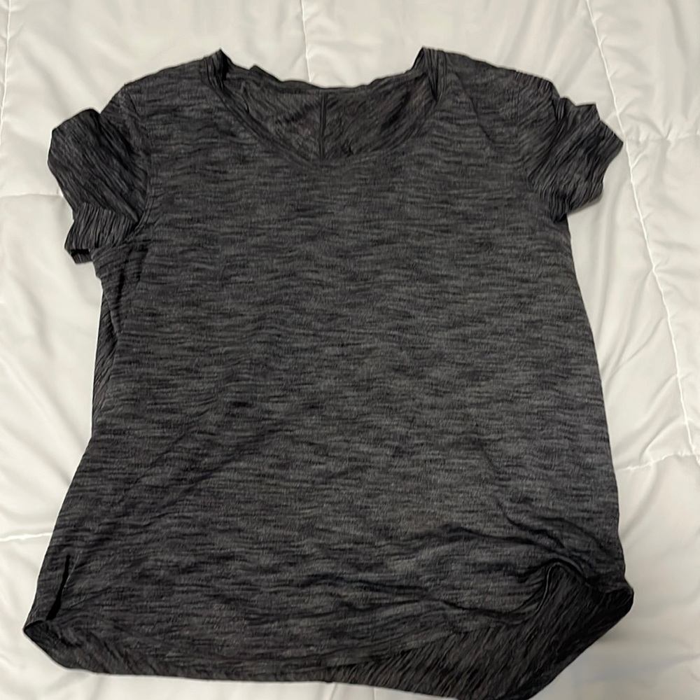 Lululemon 8 black gray shirt